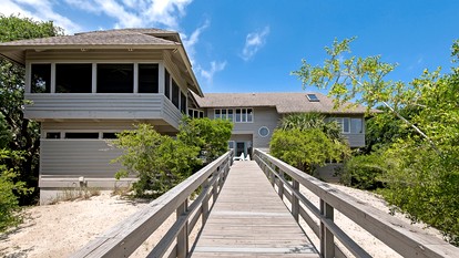 Gorgeous Pet-Friendly Oceanfront Retreat in Gated Community, Georgetown, South Carolina - Georgetown, South Carolina - glamping.directory