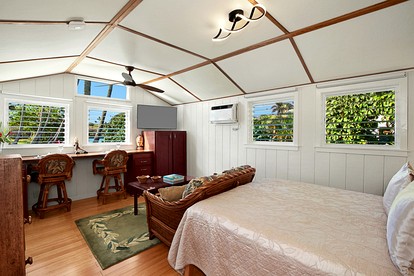 Quaint Cottage near the Beach on Kauai Island, Hawaii - Kapaa, Hawaii - glamping.directory