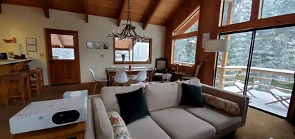 Blue Jay's Nest Sequoia Cabin in Ponderosa, CA - Ponderosa, California - glamping.directory