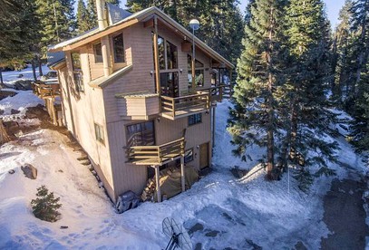 Blue Jay's Nest Sequoia Cabin in Ponderosa, CA - glamping.directory