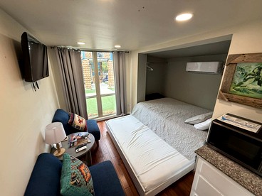 Cozy Wheelchair-Friendly Tiny House with Patio near Medicine Creek in Medicine Park, Oklahoma - Medicine Park, Oklahoma - glamping.directory