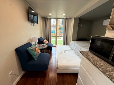 Cozy Wheelchair-Friendly Tiny House with Patio near Medicine Creek in Medicine Park, Oklahoma - Medicine Park, Oklahoma - glamping.directory