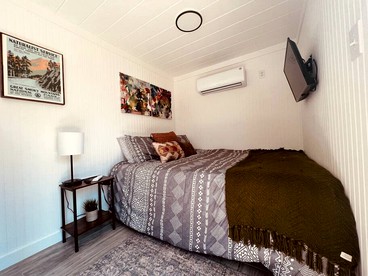 Canyon Lake Container Offering Spectacular Views of Nature From the Surrounding Porch, Near Guadalupe River in Texas - Canyon Lake, Texas - glamping.directory