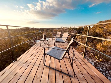Canyon Lake Container Offering Spectacular Views of Nature From the Surrounding Porch, Near Guadalupe River in Texas - Canyon Lake, Texas - glamping.directory