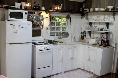 Charming Cottage Rental on a Private Beach in Cape Cod, Massachusetts - Truro, Massachusetts - glamping.directory