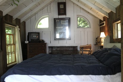 Charming Cottage Rental on a Private Beach in Cape Cod, Massachusetts - Truro, Massachusetts - glamping.directory