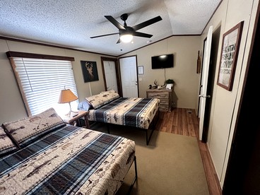 Cozy Lodge Suite for Two on a Private Retreat for a Romatic Getaway near Kingston, Oklahoma - Kingston, Oklahoma - glamping.directory