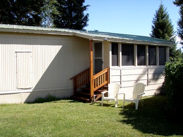 Spacious Family-Friendly Cabin Rental for a River Getaway in Darby, Montana - glamping.directory