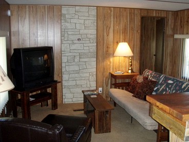 Spacious Family-Friendly Cabin Rental for a River Getaway in Darby, Montana - Darby, Montana - glamping.directory
