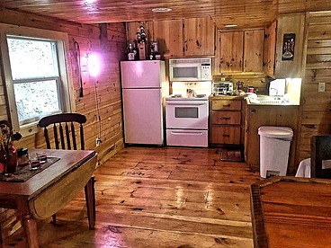 Cozy Cabin in the Blue Ridge Mountains, Perfect for a Weekend Escape from Atlanta - Suches, Georgia - glamping.directory