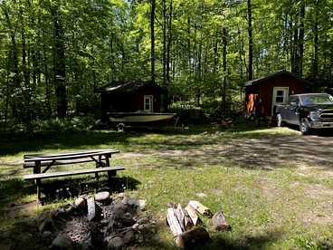 Relaxing Cabin for Two Close to Boulder Lake for a Romantic Getaway in Wisconsin - White Lake, Wisconsin - glamping.directory