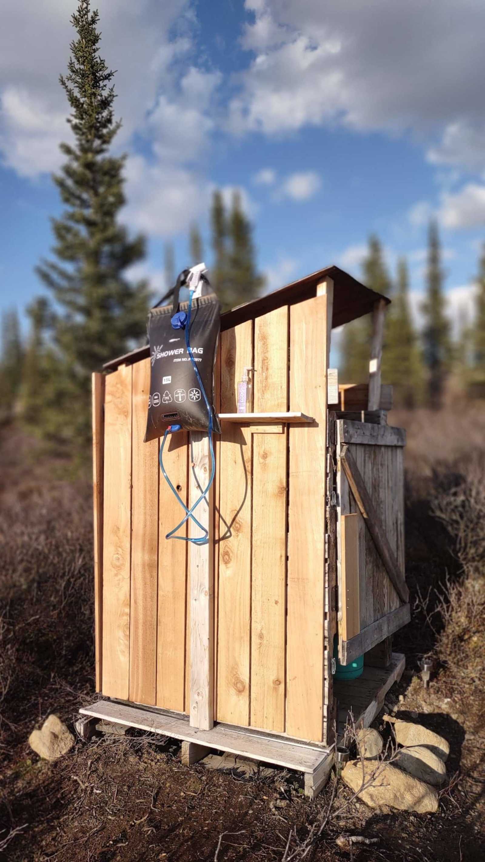 Wildthingz Dog Mushing - Cantwell, Alaska - glamping.directory