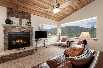Gorgeous Rustic Wooden Cabin with Hot-tub in Grand Lake, Colorado - Grand Lake, Colorado - glamping.directory