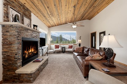 Gorgeous Rustic Wooden Cabin with Hot-tub in Grand Lake, Colorado - Grand Lake, Colorado - glamping.directory