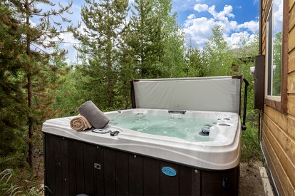 Gorgeous Rustic Wooden Cabin with Hot-tub in Grand Lake, Colorado - Grand Lake, Colorado - glamping.directory