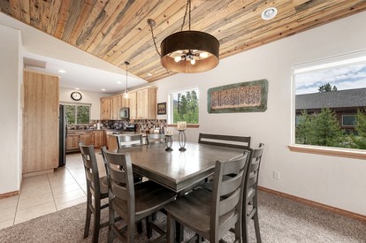 Gorgeous Rustic Wooden Cabin with Hot-tub in Grand Lake, Colorado - Grand Lake, Colorado - glamping.directory