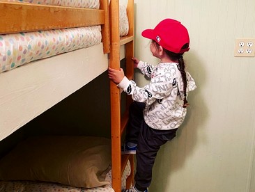 Cute Quiet Cottage in the San Bernardino Mountains for a Peaceful Family Retreat in Green Valley Lake, California - Green Valley Lake, California - glamping.directory