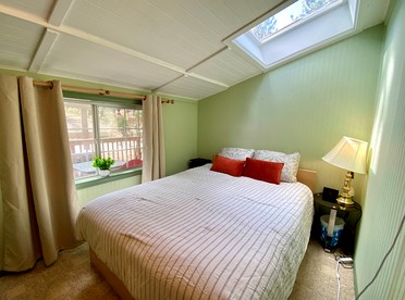 Cute Quiet Cottage in the San Bernardino Mountains for a Peaceful Family Retreat in Green Valley Lake, California - Green Valley Lake, California - glamping.directory