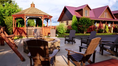 Stunning Luxury Cabin Rental with Hot Tub near Blue Ridge Mountains of North Carolina - Dobson, North Carolina - glamping.directory