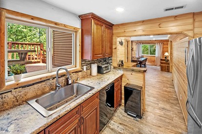 Splendid Cabin with Basket Court, Game Space and Deck in California - Big Bear Lake, California - glamping.directory