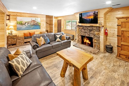 Splendid Cabin with Basket Court, Game Space and Deck in California - Big Bear Lake, California - glamping.directory