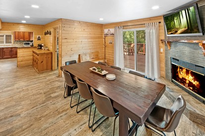 Splendid Cabin with Basket Court, Game Space and Deck in California - Big Bear Lake, California - glamping.directory