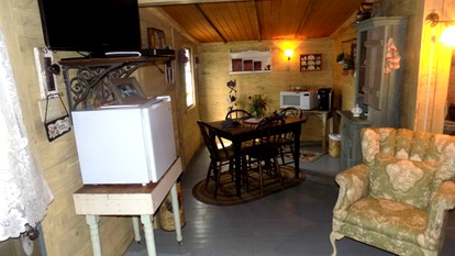 Bed and Breakfast Guest Cottage for Two near Bellville, Texas - Bellville, Texas - glamping.directory