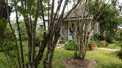 Bed and Breakfast Guest Cottage for Two near Bellville, Texas - Bellville, Texas - glamping.directory