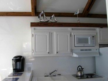 Blue Pearl Houseboat in Boston Harbor Wifi, A/C, - Boston, Massachusetts - glamping.directory