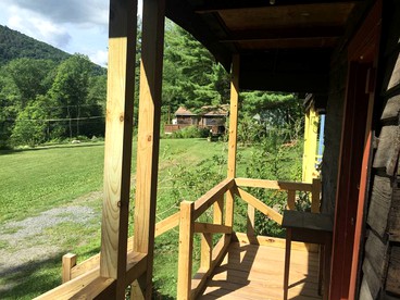 Cozy Getaway Cabin for Two near Esopus River in Shandaken, New York - Shandaken, New York - glamping.directory