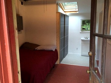 Cozy Getaway Cabin for Two near Esopus River in Shandaken, New York - Shandaken, New York - glamping.directory