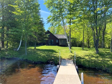 Amazing Lakeside Glamping Destination: Family-Friendly Cabin in Winter, Wisconsin - Winter, Wisconsin - glamping.directory