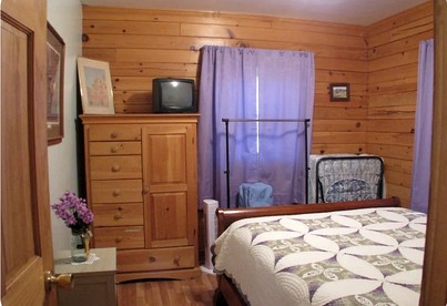 Charming Woodland Cabin with Cozy Porch & Green Space in Cripple Creek, Colorado - Cripple Creek, Colorado - glamping.directory