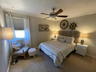 Waterfront Cabin with Private Dock, Jacuzzi and Deck in Kentucky - Cadiz, Kentucky - glamping.directory