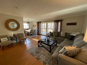 Waterfront Cabin with Private Dock, Jacuzzi and Deck in Kentucky - Cadiz, Kentucky - glamping.directory