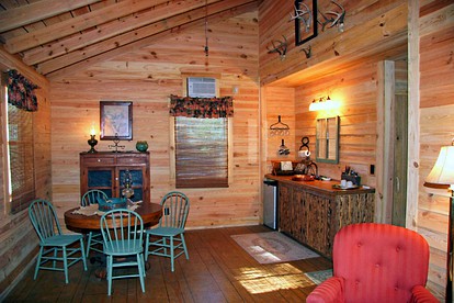 Rustic Cabin Getaway with Stunning Front Porch near Beaumont, Texas - Kountze, Texas - glamping.directory