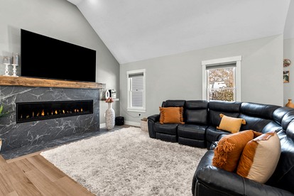 Stylish Retreat with Game Room, Home Theater & Outdoor Patio in Barnstable, Massachusetts - Barnstable, Massachusetts - glamping.directory