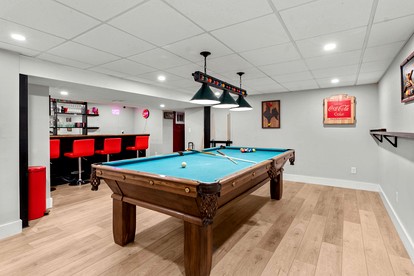 Stylish Retreat with Game Room, Home Theater & Outdoor Patio in Barnstable, Massachusetts - Barnstable, Massachusetts - glamping.directory