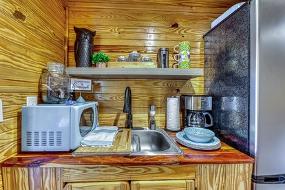 Gorgeous Tiny House with Indoor and Outdoor Lounging Space in Alabama - Rogersville, Alabama - glamping.directory