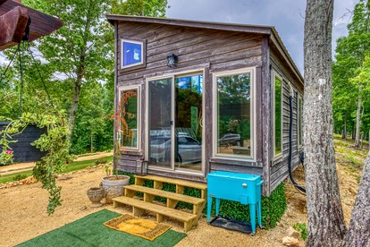 Gorgeous Tiny House with Indoor and Outdoor Lounging Space in Alabama - glamping.directory
