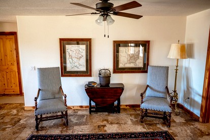 Charming Ranch-Style House Filled with Antiques near Round Top, Texas - New Ulm, Texas - glamping.directory