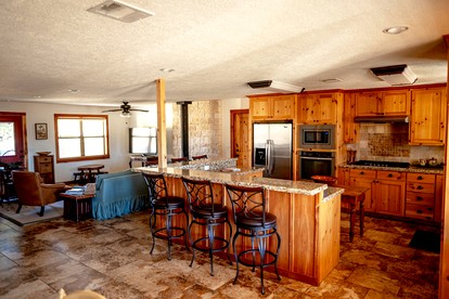 Charming Ranch-Style House Filled with Antiques near Round Top, Texas - New Ulm, Texas - glamping.directory