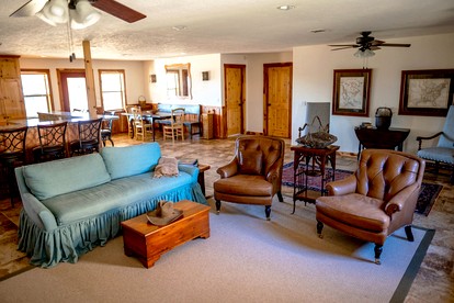 Charming Ranch-Style House Filled with Antiques near Round Top, Texas - New Ulm, Texas - glamping.directory