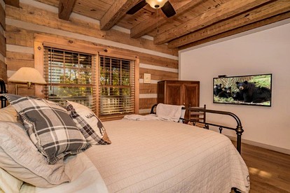 Retreat to the Smokies: Glamping Cabin with Hot Tub and Games Room - Sevierville, Tennessee - glamping.directory