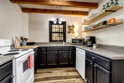 Cozy Mountain Cabin with Fire Pit and Forest Views near Downtown Black Mountain, NC - Black Mountain, North Carolina - glamping.directory