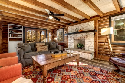 Cozy Mountain Cabin with Fire Pit and Forest Views near Downtown Black Mountain, NC - Black Mountain, North Carolina - glamping.directory