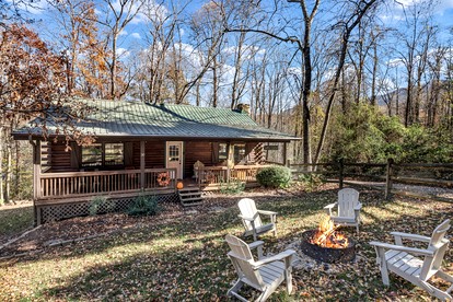 Cozy Mountain Cabin with Fire Pit and Forest Views near Downtown Black Mountain, NC - Black Mountain, North Carolina - glamping.directory