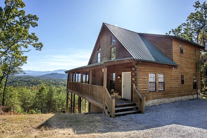 Mountain Views Group Cabin with Barbecue, Pool Table and Ping Pong Table in Sevierville, Tennessee - glamping.directory