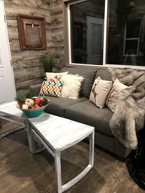 Beautiful Tiny House with Wrap-Around Deck and Skylight for a Romantic Escape in Irwin, Idaho - Irwin, Idaho - glamping.directory