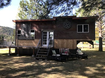 Beautiful Tiny House with Wrap-Around Deck and Skylight for a Romantic Escape in Irwin, Idaho - glamping.directory